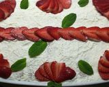 A picture of step 5 of Strawberry Tiramisu.