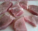 Foto del paso 1 de la receta: Pulpa de cerdo horneada en salsa de albahaca
