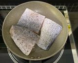 Foto langkah ke 4 dari resep Pan-seared Fish Fillet/ Ikan filet panggang.