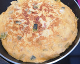 Foto del paso 4 de la receta: Tortilla de calabacín y longaniza roja