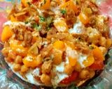 A picture of step 7 of Dahi chana chat.