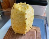 Une image de l'étape 1 de Salade d’ananas aux fraises, raisin et myrtilles.