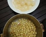 Hình bước làm 3 của món Chè long nhãn hạt sen + làm thạch đen bằng bột pha sẵn