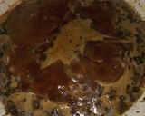 Foto del paso 3 de la receta: Aletas de raya con papas en salsa de cebolla a la cerveza negra