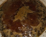 Foto del paso 3 de la receta: Aletas de raya con papas en salsa de cebolla a la cerveza negra