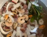 Foto del paso 2 de la receta: Caldo de pescado y mariscos