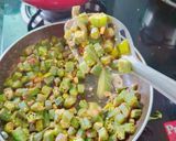 A picture of step 4 of Basen bhindi fry.