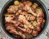 Foto del paso 4 de la receta: Muslos asados de pollo con patatas panaderas