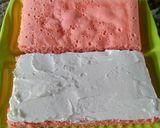 Foto langkah ke 7 dari resep Bolu Pop Ice Strawberry Lembut dan Enak.