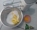 Foto langkah ke 2 dari resep Kue Sagu Keju.