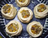 A picture of step 21 of Pineapple rose pie.