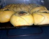 A picture of step 7 of Rose buns.