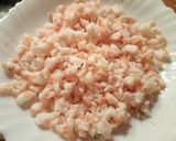 Foto del paso 1 de la receta: Tostadas canapé de langostinos y surimi