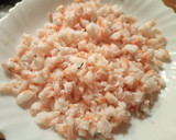 Foto del paso 1 de la receta: Tostadas canapé de langostinos y surimi
