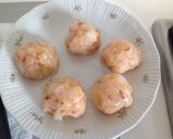 Foto del passaggio 3 della ricetta Polpette di gamberi al forno, con crema di burrata e frutto della passione