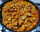 Foto del paso 9 de la receta: Guiso de garbanzos con rejos y tomate 🍲🍅🐙