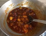 A picture of step 3 of Achari aam sabji.