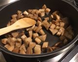 Une image de l'étape 2 de Nouilles japonaises aux tomates, harengs, shiitakes et aubergine blanche.