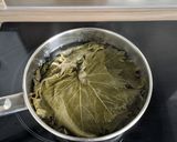 A picture of step 1 of Stuffed vine leave rolls.