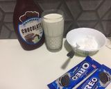 A picture of step 1 of Creamy Oreo Shake without sugar.