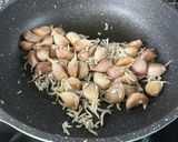 Foto langkah ke 2 dari resep ❤️ Tumis Bawang Putih Teri Cabe Rawit.