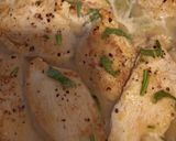 Foto del passaggio 7 della ricetta Filetti di pollo alla senape con cicoria saltata