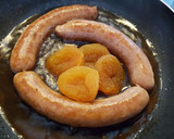Foto del paso 3 de la receta: Salchichas con orejones y coca-cola