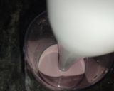 A picture of step 2 of Strawberry shake.