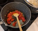 A picture of step 5 of Pasta alla vodka, with pork and sprouts.