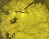 Foto langkah ke 4 dari resep Nasi Kuning Rice Cooker Simple (khas banjar).