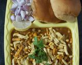 પુણેરી મિસળ પાઉં રેસીપી સ્ટેપ1ફોટો
