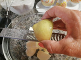 Crostata con marmellata di fichi, fichi freschi, e noci al profumo di limone