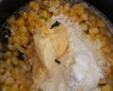Foto langkah ke 2 dari resep Creamy Corn Soup.