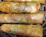 Hình bước làm 3 của món Bánh tráng nướng bơ, tép khô, trứng