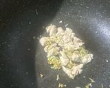 Foto langkah ke 1 dari resep Sup Sawi Oyong ala Fe.