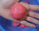 Foto langkah ke 4 dari resep Kue Koci-koci Merah Putih.