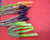 Foto del paso 4 de la receta: Lubina con mantequilla de especias, jardín de verduritas y licuado de espinacas y perejil