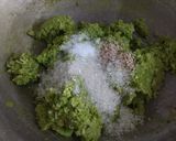 A picture of step 2 of Lilva kachori.