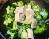 Foto del paso 2 de la receta: Salteado de verduras con tofu y sésamo