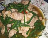 รูปขั้นตอนการทำที่ 6 ของ ผัดเนื้อไก่ใส่ดอกไม้กวาด