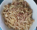 Hình bước làm 1 của món Chà bông (Ruốc) gà