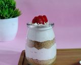 Foto langkah ke 3 dari resep Strawberry Cheese Delight.