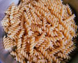 Foto langkah ke 1 dari resep Fusilli Keju Asin & Stik Pedas.