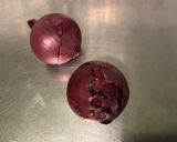 Une image de l'étape 1 de Sauce barbecue aux tomates, oignons rouges et sirop d'érable.