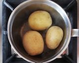 Foto del passaggio 1 della ricetta Crocchette di patate filanti 🌷