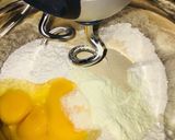 Foto langkah ke 2 dari resep Cream Vla Horn Bread.