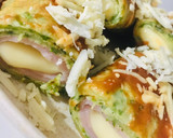 Foto del paso 4 de la receta: CANELONES DE 🥞PANQUEQUES 🥞 VERDES RELLENOS DE 🍖JAMÓN Y QUESO 🧀😋🤩👏