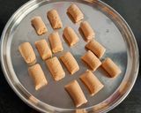 A picture of step 4 of Kaju Pista Roll.