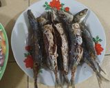 Foto langkah ke 2 dari resep Tumis Pindang Goreng.