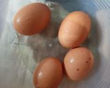Foto langkah ke 1 dari resep Telur Dadar Bunga Bawang.